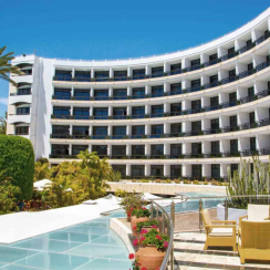 How Much Do Luxury Hotels Make a Year?