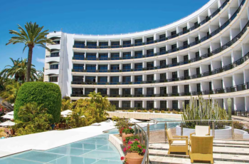 How Much Do Luxury Hotels Make a Year?